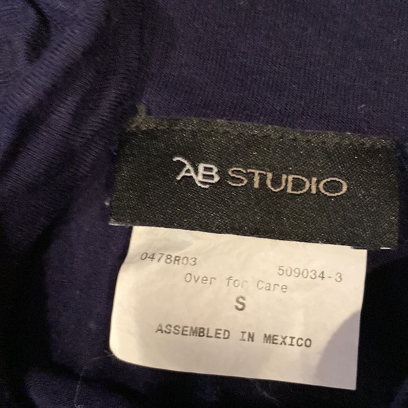 🔴 Navy Blue Woman’s Small Skirt - Picture 2 of 3